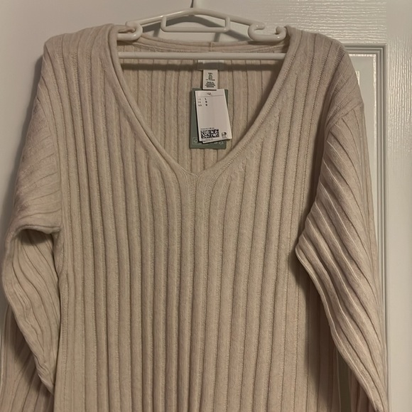 Cream Coloured Sweater dress, BNWT. - Picture 2 of 2